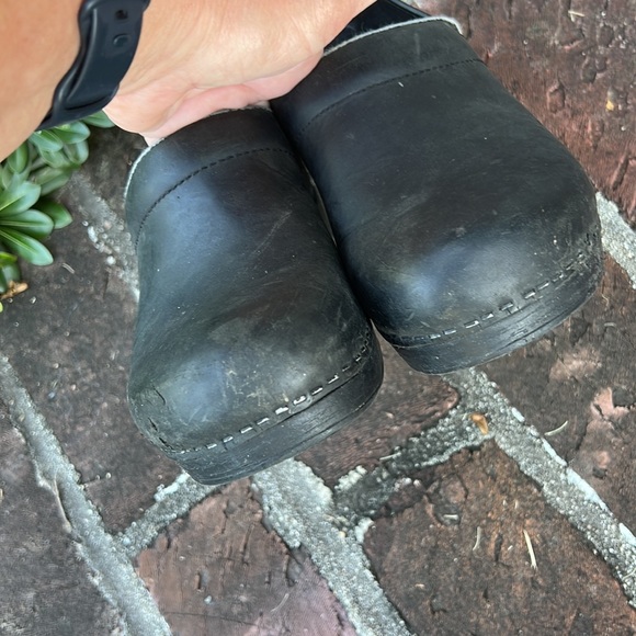 Dansko matte black slip on clogs size 41 narrow - Picture 4 of 7